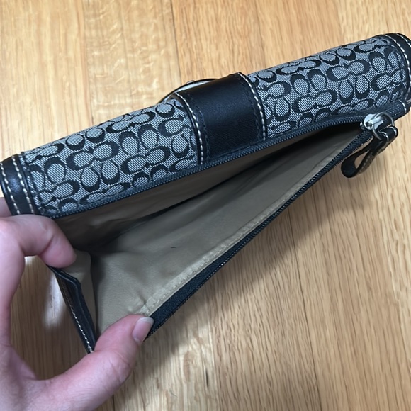 Coach Soho Mini Signature Wallet - Picture 7 of 11